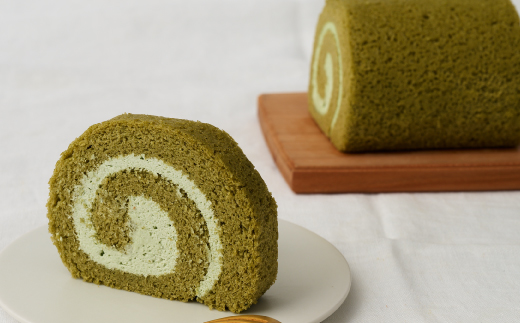 【プレミアム米粉ロールケーキ】神埼桑菱茶ロール【グルテンフリー 保存料不使用 贈り物 お歳暮 お中元 お祝】(H053295)