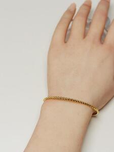 【K10イエローゴールドバングル】個性的なねじりデザインとクラシカルな輝きが印象的 大人カラーが人気　K10-B004