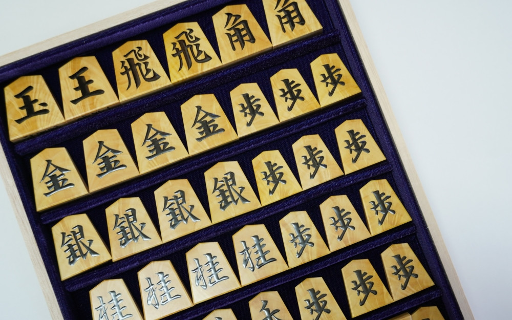 
1000-08-14 「富月」作 盛上 将棋駒 一文字 薩摩黄楊 孔雀杢 【限定１品】
