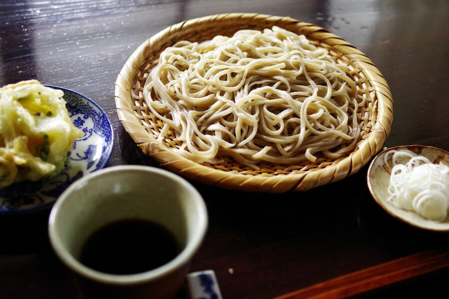 【ふるさと納税】かね春製麺　かね春の蕎麦「冷凍なま蕎麦8人前」【そば 蕎麦 生そば 冷凍そば 信州そば 地元産 地元食材 手打ち 長野県 安曇野 安曇野市 信州】