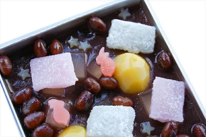 【うさぎや星が夜空に浮かぶ“進化系ネオ和菓子”】夏の夜空に見立てた“あんみつ風“水羊羹「天の川」 創業昭和10年 小田原 伊勢屋〈出荷時期:2025年6月15日～2025年8月31日〉【 和菓子店 神