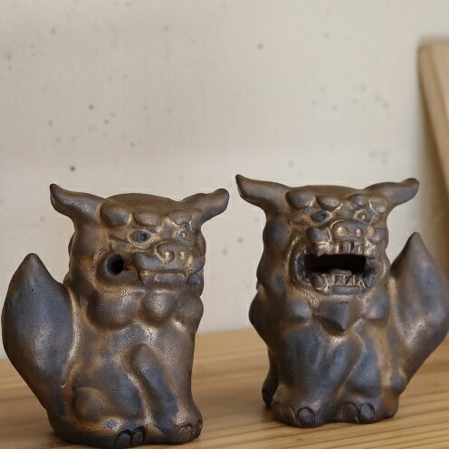 【ふるさと納税】【datta.沖縄南の島陶芸工房】モダンシーサー＜燻し金色＞