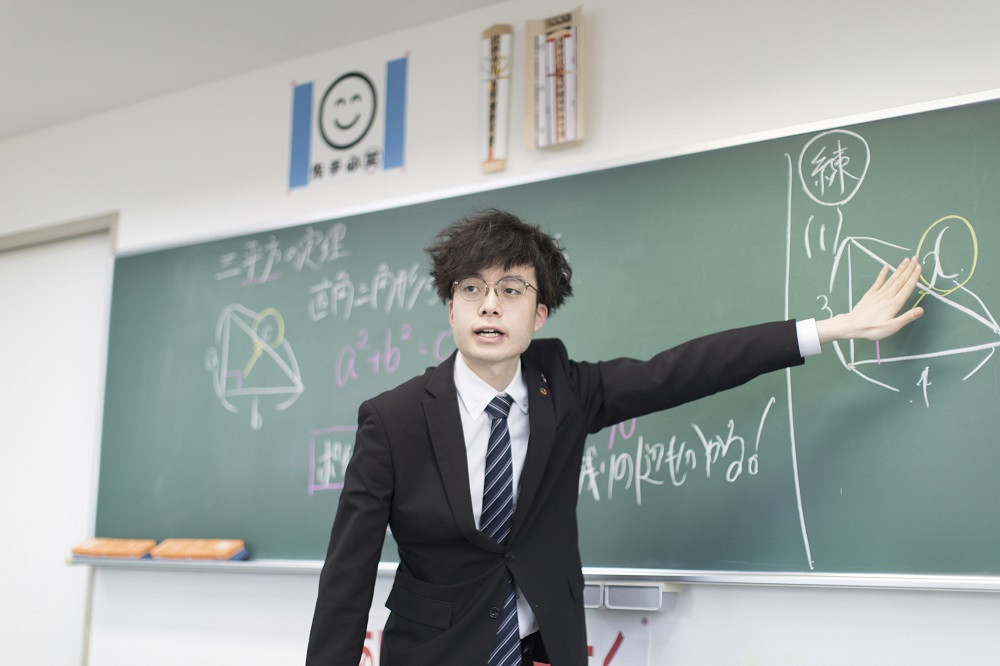 
学習塾 聖陵学院の入塾金と1か月分の授業料
