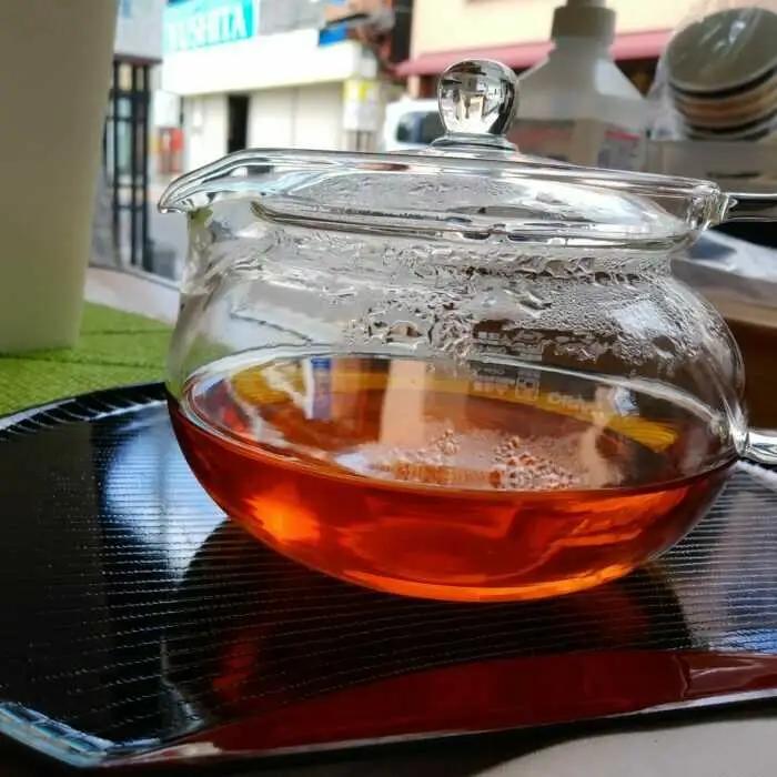 伝統の釜炒り製法の嬉野茶！「葉と日と火」 釜炒烏龍茶 2種（赤/青）飲み比べセット（ティーバッグ） / 佐賀県 / 株式会社テンフィールド [41AIAC012]