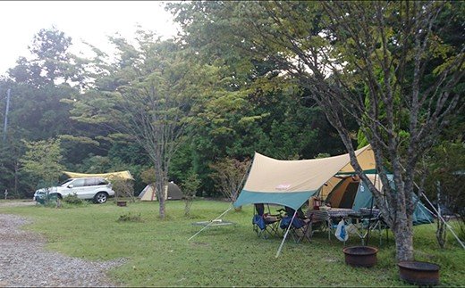 【ふるさと納税】千石台オートキャンプ場 宿泊券 1泊 | 1区画 車1台 オートキャンプ 山奥 の 自然 を 満喫 千葉 の 秘境 亀山ダム （ 亀山湖 ） 近く キャンプ場 川遊び 紅葉 君津 きみつ 千葉