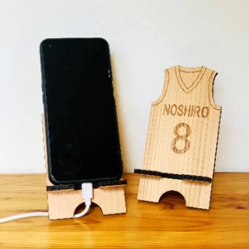 【Amazon特別価格】背番号が選べる！バスケユニフォーム型スマホスタンド 秋田杉 背番号「5」