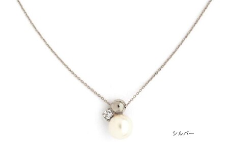 艶やかパールにストーン寄り添うネックレス(カラー：シルバー)【043-020-2】ネックレス パール アクセサリー ジュエリー K18GP カジュアル オフィス ギフト プレゼント ラッピング