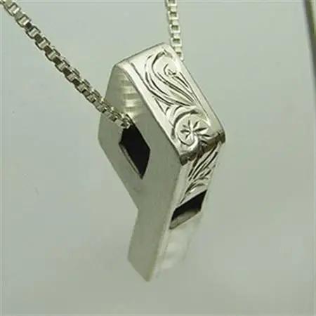 銀の笛　ホイッスルシルバーペンダント　小さめ　ハワイアン(チェーン付き)_ペンダント 彫金 シルバー アクセサリー ホイッスル 防災 防災グッズ 非常用 防災用品_【1200434】