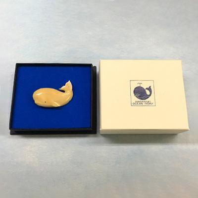 ふるさと納税 長崎市 くじら工芸品　(くじらブローチ) |  | 01