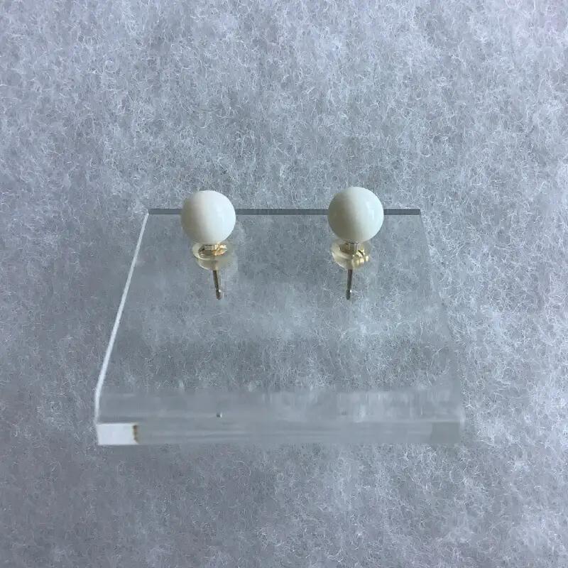 【サンゴ】白サンゴピアス