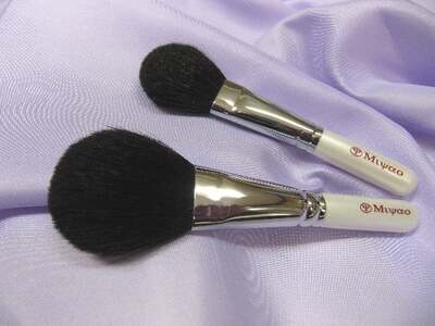 熊野化粧筆 ホワイトパール2本セット MW-95【メイクブラシ 化粧筆 フェイスブラシ チークブラシ 熊野筆 伝統工芸 職人技 高級筆 セット ギフト 贈り物】 22-10