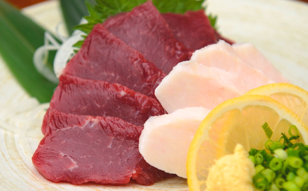 
                  国産 紅白 （ 赤身 ・ コウネ ） 馬刺し 約850g 馬刺し用醤油ミニボトル付き 馬刺 馬肉 馬 ニク 肉 お肉 にく 晩酌 オツマミ つまみ 冷凍
                