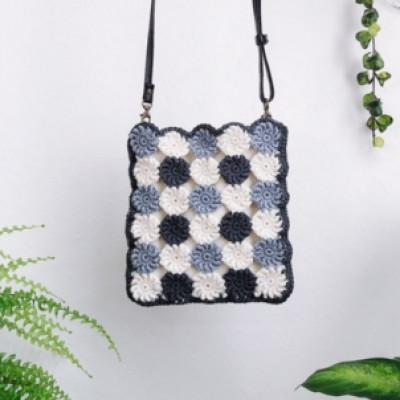 ふるさと納税 長岡京市 かぎ針編みのコイル編みモチーフ繋ぎのニットサコッシュバッグ・グレー