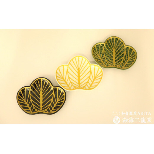 有田焼 招福銘々皿2枚組 / 黒松（幸楽窯 / 深海三龍堂） お皿 小皿 菓子皿 取り皿 ハレの日 松葉 縁起物 お正月 A14-88_イメージ3