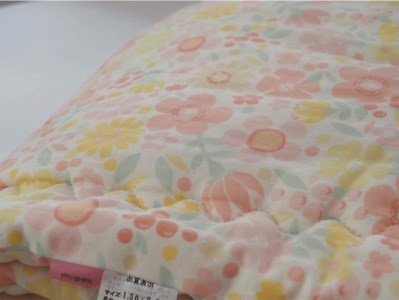 【ピンク】掛布団 ウォッシャブルコットンケット 0.5kg ハーフ(100×150cm)＜かめやオリジナル＞《洗える ふとん 布団 掛け布団 ガーゼ 綿 コットン カバーいらず 子供用 昼寝》