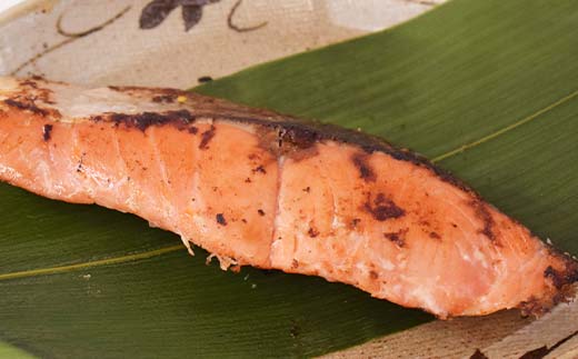 天然紅鮭のおいしい粕漬 厚切 7切入り （2切×2・3切×1） 魚 切り身 漬け 粕漬け 粕漬 海鮮 鮭 しゃけ シャケ北海道 釧路 あいちょう F4F-8512