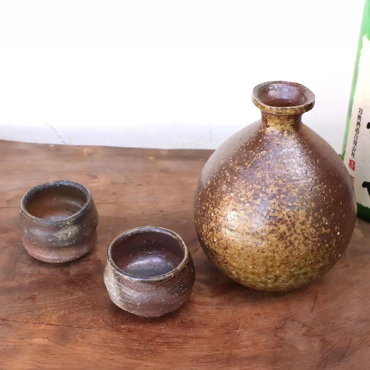 備前焼　酒器セット・徳利とぐい呑み2個(一点もの)【1093969】