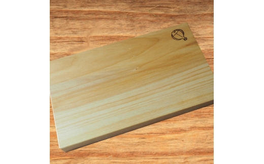 銀杏のまな板 耐水加工 (L32×W19×T2.2cm) 台所 キッチン 調理道具 調理 料理 日用品 銀杏材 銀杏 【opbs010】【くにさき六郷舎】