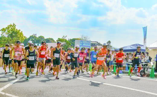 全国的にも珍しい、現役空港の滑走路を走ることのできるマラソン大会です。