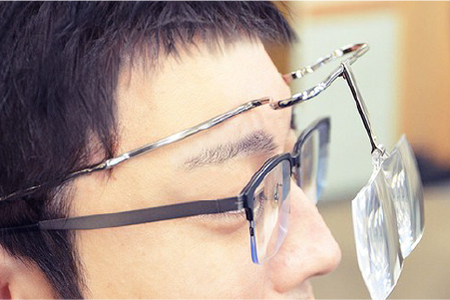 今までにない天使の掛け心地！眉骨で支える拡大鏡「さばえルーペ」	ピンクゴールド 1.6倍