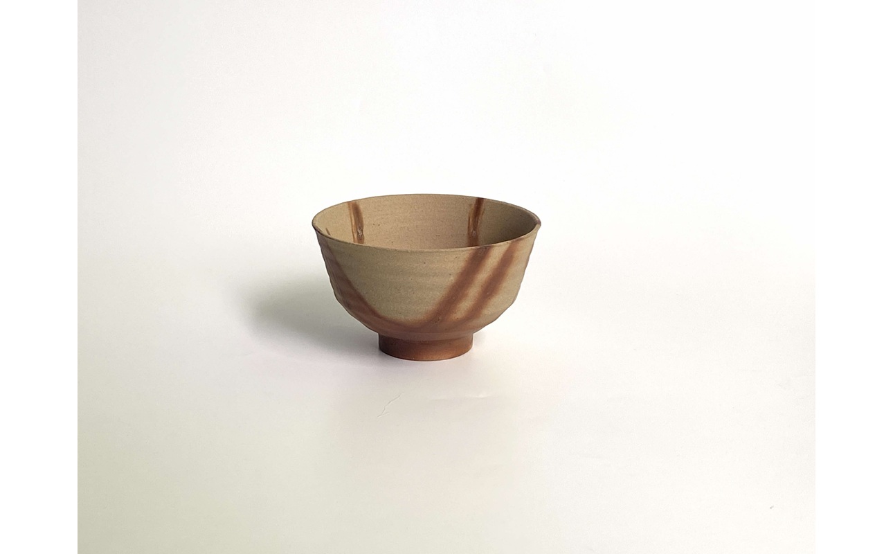 三石窯 茶碗 緋襷白【 地球にやさしい 再生素材 緋襷模様 陶器 】