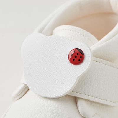 ふるさと納税 尼崎市 【幸せを運ぶ♪ファーストシューズ】てんしのはね(てんとうむし・white) |  | 01