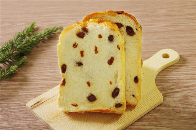 【室戸海洋深層水仕込み】レーズン食パン連続３回定期便  食パン ぱん 朝食 ギフト 定期便 人気 食事パン おやつ レーズン ぶどう ドライフルーツ４斤×３回
