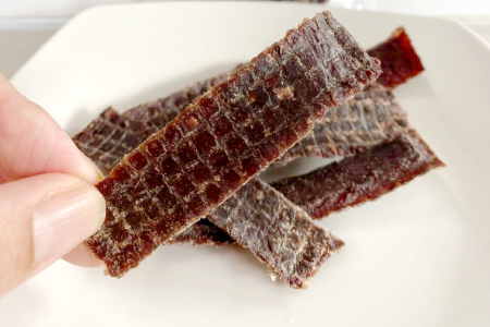 島根県益田産ジビエ使用 鹿肉おやつ 鹿肉ジャーキー「鹿雅」 (ろくが) 20g×5袋（無添加・愛犬用）【ジビエ 犬用 ペット おやつ ごほうび トッピング 無添加 国産】