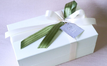 【淡い色合い】ボックス フラワーアレンジメント 【M】 フレッシュフラワー 花 生花