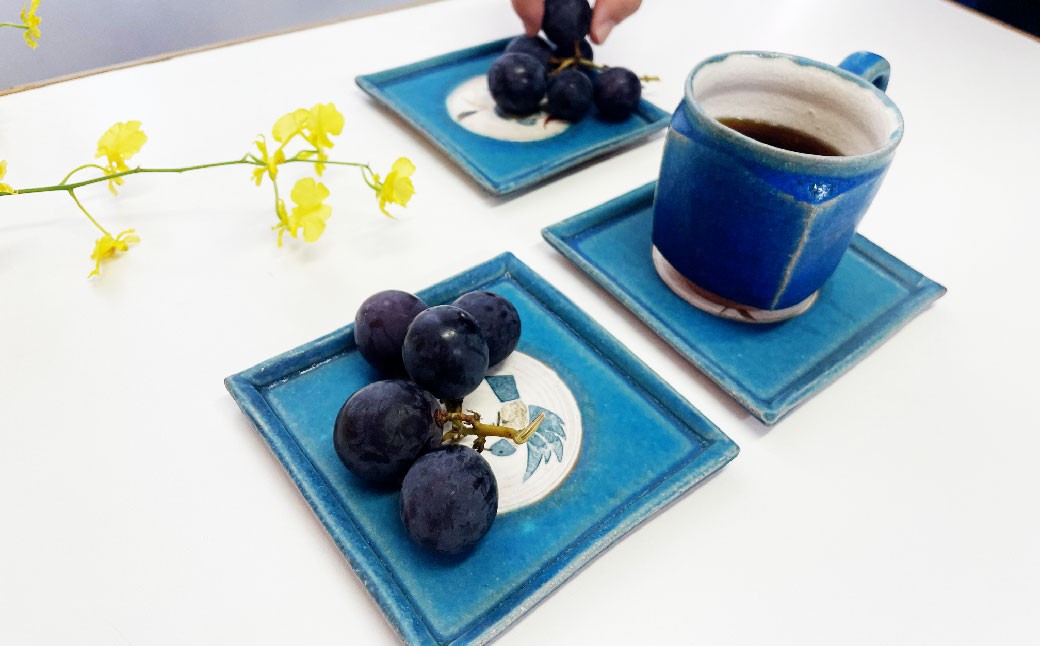 返礼品以外は付属しません。
写真のぶどうは1房を半分に分けたサイズです。