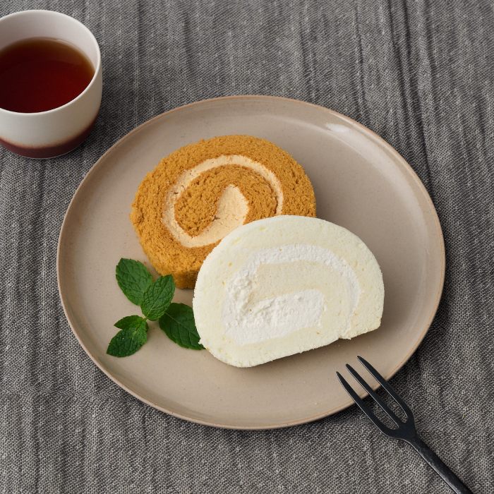 【定期便4回】プレミアム米粉ロールケーキ 8種セット【グルテンフリー 保存料不使用 贈り物 お歳暮 お中元 お祝】(H053325)