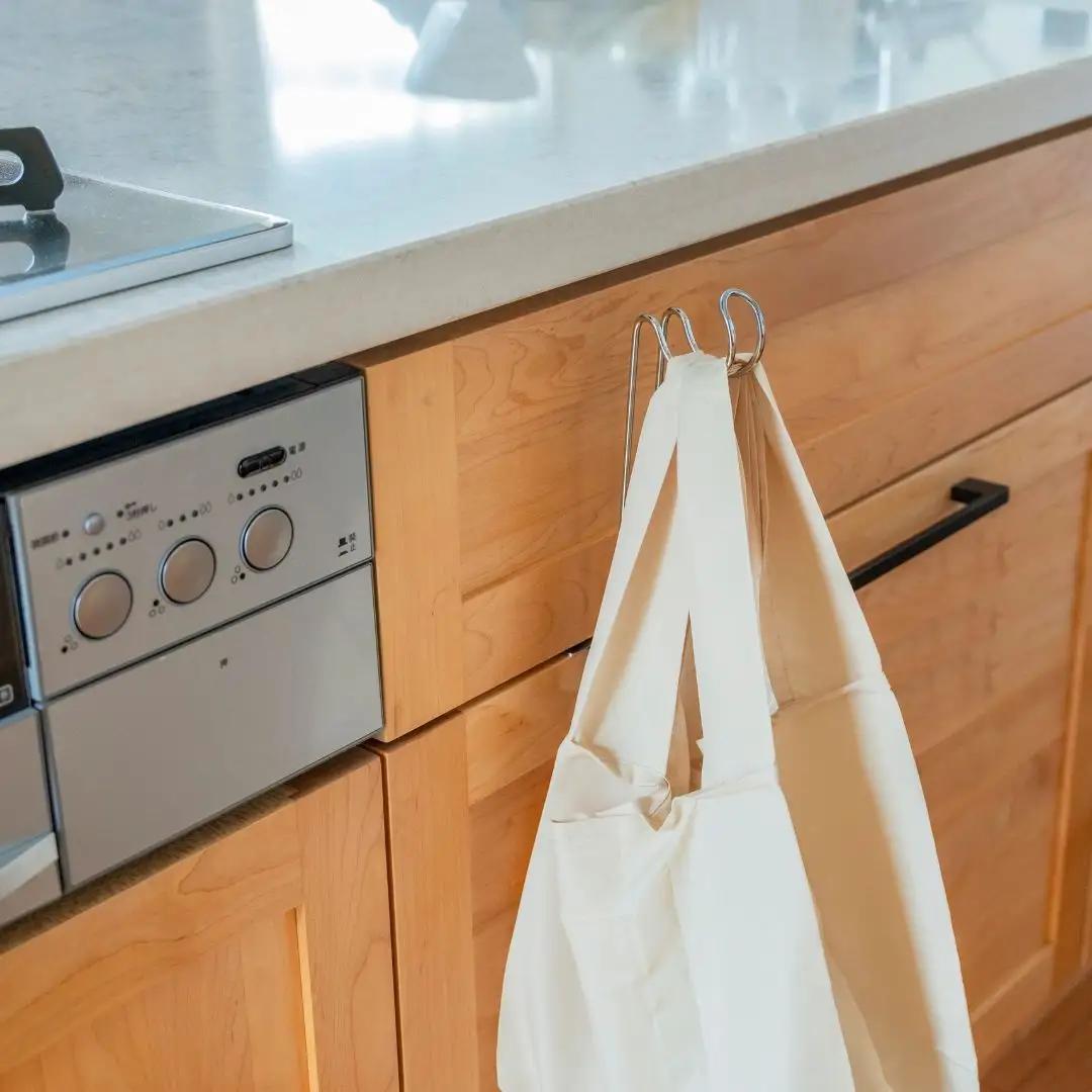 すっきり暮らす 浮いてみえるタオルホルダー ハイ 燕三条製 [ビーワーススタイル] 【010S857】