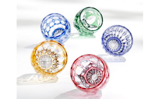 伝統工芸士作カガミクリスタルの江戸切子 冷酒杯〈向日葵〉T535-2839-CUM | 日本酒 グラス キレイ 上品 お祝い プレゼント 記念日 ギフト ご褒美 オリジナル 日本土産 クリスタルガラス