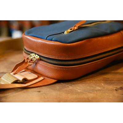 ふるさと納税 近江八幡市 ハンドメイド　上質な素材で作った大人のワンショルダーバッグ　琵琶湖ブルー |  | 01