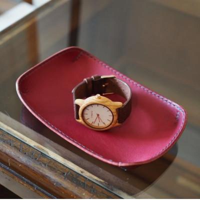 ふるさと納税 八幡市 革マネートレー レッド アクセサリーや小物入れ、プレゼントやギフトにも。手作り本革レザー 受注生産 |  | 01