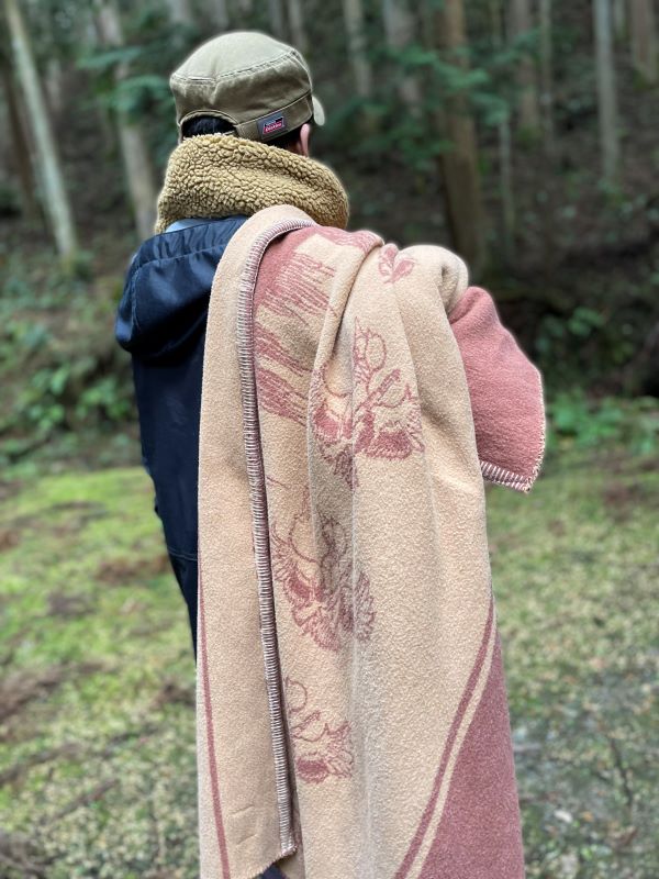 赤外線を吸収して温かくなる難燃ボアの焚火カモ柄ブランケット　Lサイズ_カーキドラブ【G0650】 カーキドラブ L