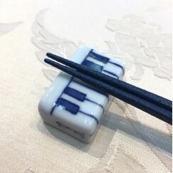 弾いてみたくなる♪ハーモニー鍵盤箸置(2個入り) しん窯・青花 A10-100_イメージ4