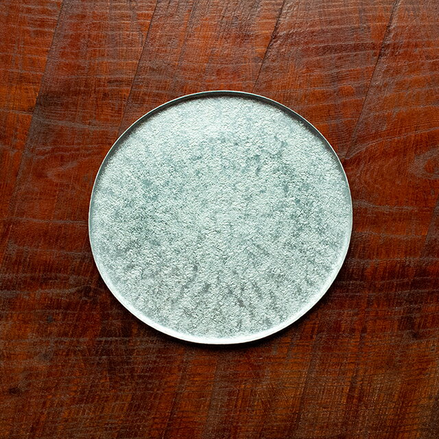 【ふるさと納税】雪色のトレー 金属 工芸品 アルミ製 白色 18.5cm×19.5cm×1cm程 1枚 山形県 朝日町 キッチン 皿 食器 トレー おしゃれ お洒落 送料無料