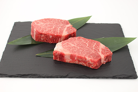 【8月発送分】極上近江牛ヒレステーキ【150g×2枚】【CB10U-8m】(近江牛 ステーキ すてーき 滋賀県産 ブランド和牛 牛 ギフト用 ステーキ肉 大人気ステーキ肉 高級ステーキ肉 最高品質 和