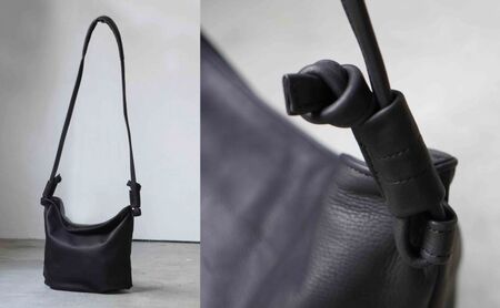 シルキータッチしっとりレザー 軽く柔らかい袋ショルダーバッグ・ＬＵＡ(ＬＡ００2)＃墨黒 バッグ 牛革 レザー 革製品 天然素材 軽量 日本製 ブラック カジュアル 墨田区 東京