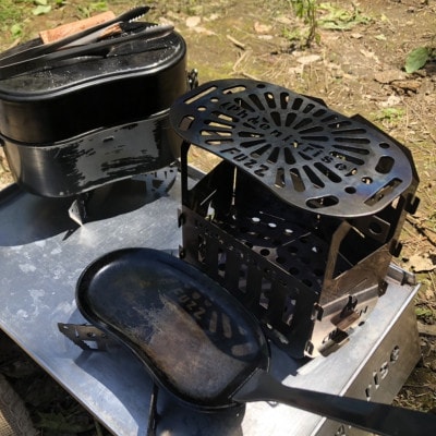 「FUZZ Titan」スタッキング可能な厚さ2mmのチタン製焼き網1枚、専用取っ手1本【配送不可地域：離島・沖縄県】