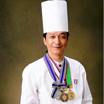 ふるさと納税 松浦市 【発送月固定定期便】 自慢の逸品、豚角煮まんじゅう8個入り全6回 |  | 02