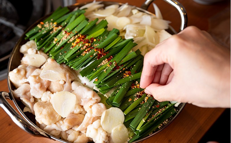 【特別規格】本格もつ鍋セット 2～3人前【総量1.2kg 国産牛モツ100% まろやか京風みそ スープ 薬味 付き 惣菜 鍋セット 期間限定 スピード発送】 G1636