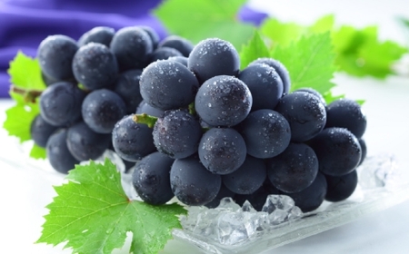 岡山県産 岡山白桃 エース 3Lサイズ 約300g×2玉・ ニューピオーネ 約600g×1房 詰合せ ぶどう ブドウ 葡萄 くだもの 果物 果実 フルーツ 国産 白桃 モモ もも 桃 家庭用 ギフト 