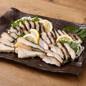 土佐のウツボのたたき１節300g～400g（冷凍）漁師町伝統タレ・にんにく・ネギ付 刺身 高知 タタキ 珍味【R00399】