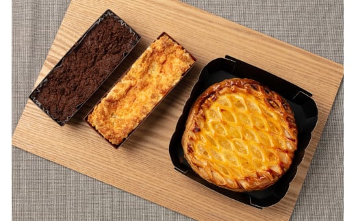 神戸屋　ごろごろアップルパイ&こだわり３層のケーキ（ショコラ・チ－ズ）