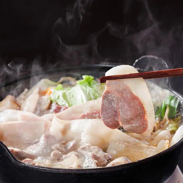 ぼたん鍋セット (2-3人前・天然猪肉300g+特製味噌味猪骨スープ500cc) 猪 猪肉 お肉 鍋 ジビエ ジビエ料理 味噌鍋 冷凍【opbh006】【由紀ノ屋】