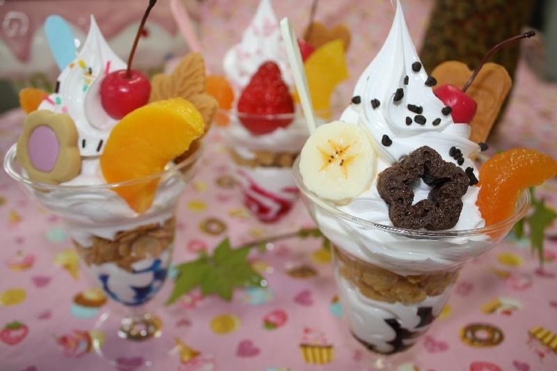 
食品サンプルの【博多パフェ作り体験】
