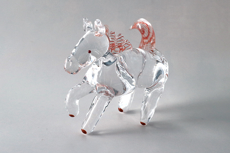 【赤】駆け馬（かけうま） 令和8年 R8 2026年 干支 馬 午 お正月 モチーフ 茨城県 ガラス 置物 赤 青 ガラス工房 神魂 笠間市 CW-067-01