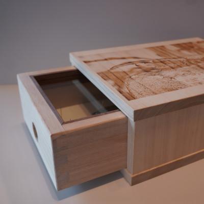 ふるさと納税 府中市 【数量限定】匠の昆虫標本桐箪笥「ヘラクレスオオカブト」 |  | 02